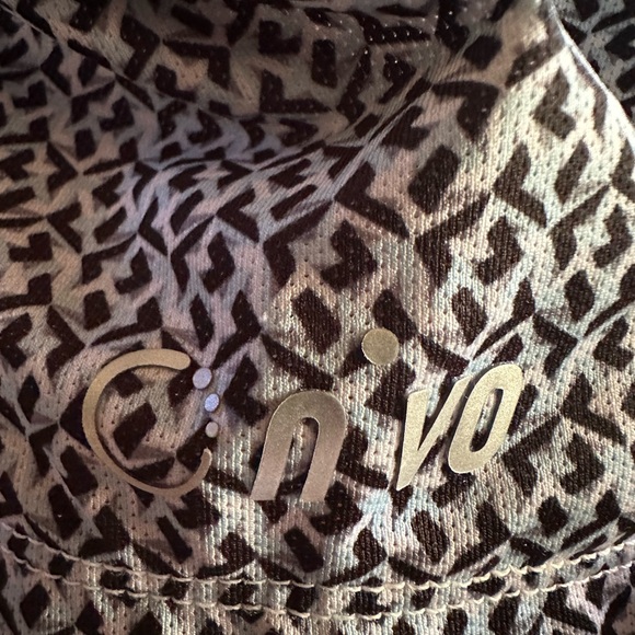 N Vo Women’s Short Sleeve Golf Top With Button Snap. Size small - Picture 8 of 9